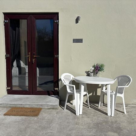 Private Detached Small Bedroom And Bathroom Only- This Is Not An Apartment Butlersbridge Zewnętrze zdjęcie