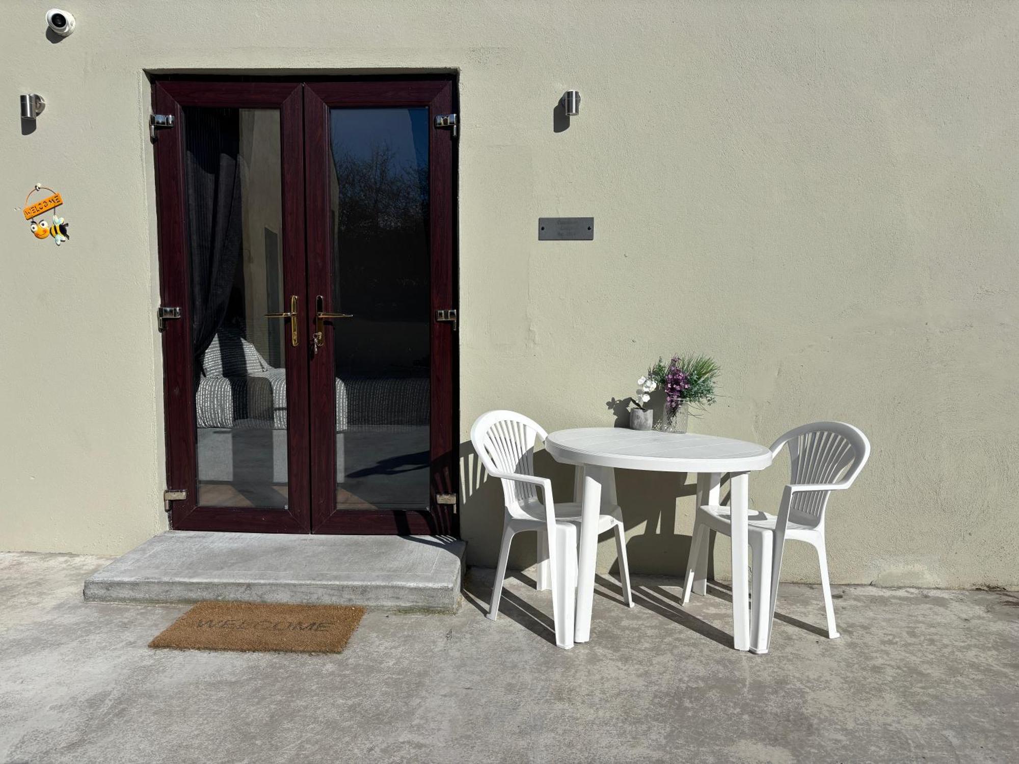 Private Detached Small Bedroom And Bathroom Only- This Is Not An Apartment Butlersbridge Zewnętrze zdjęcie